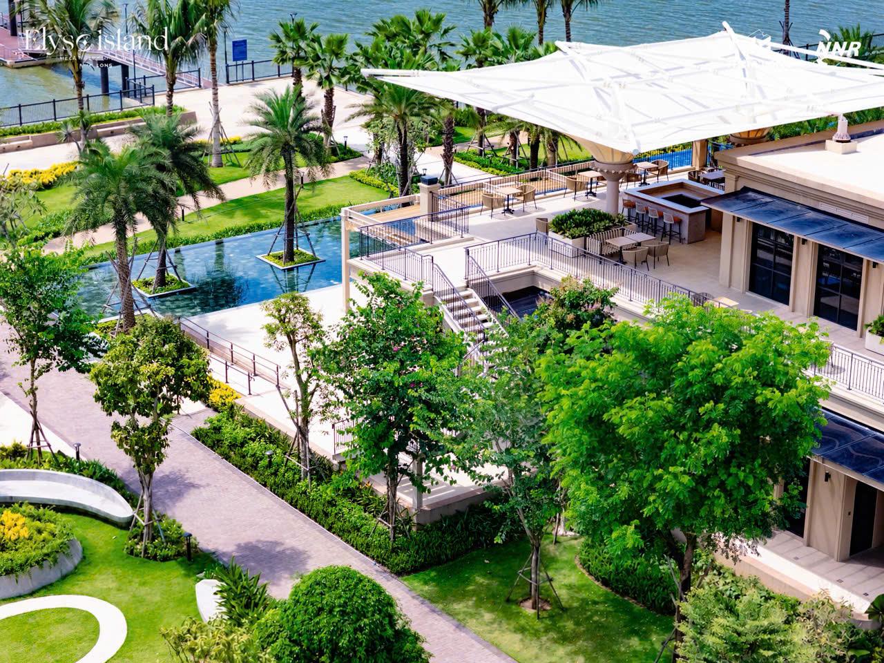 Hồ bơi vô cực ven sông